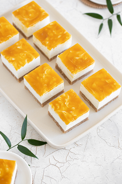 Mangove cheesecake rezine brez peke Leaneen recept