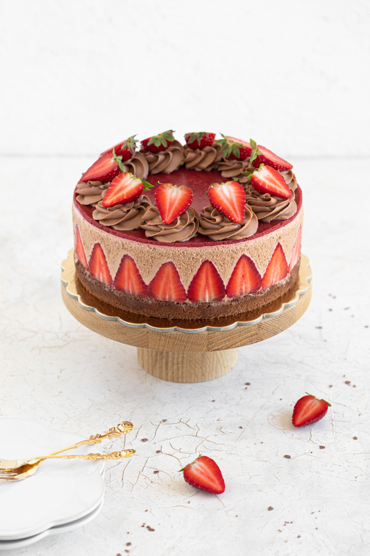 Čokoladna torta s svežimi jagodami Leaneen recept Čokoladna torta s svežimi jagodami Leaneen recept