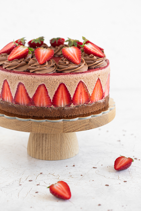 Čokoladna torta s svežimi jagodami Leaneen recept Čokoladna torta s svežimi jagodami Leaneen recept