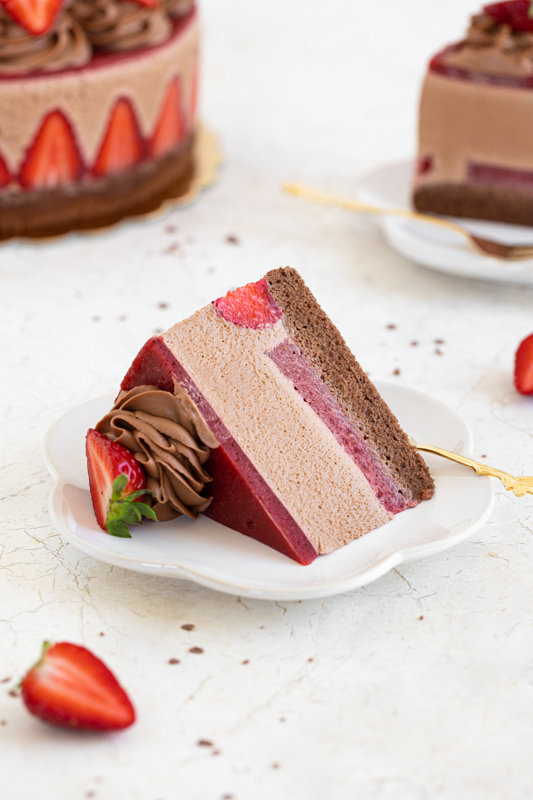 Čokoladna torta s svežimi jagodami Leaneen recept Čokoladna torta s svežimi jagodami Leaneen recept