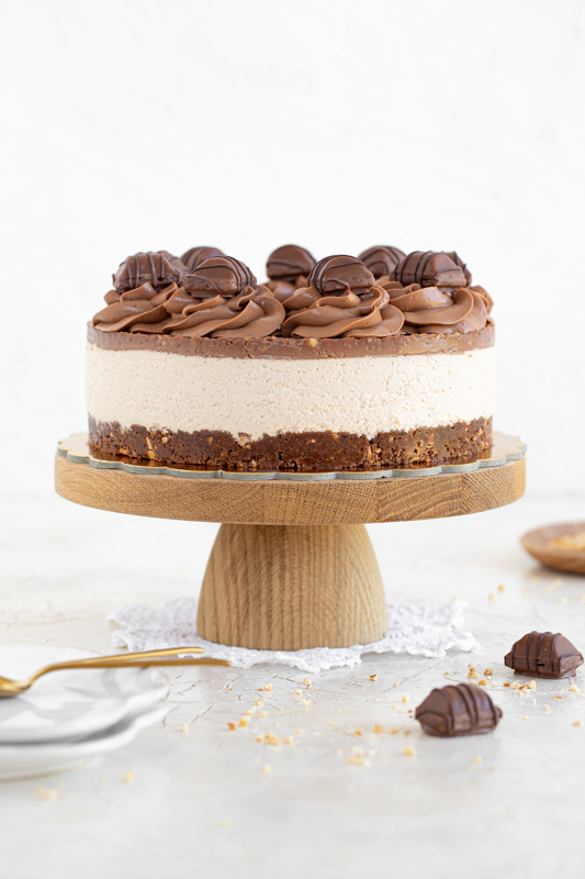 Kinder Bueno cheesecake (brez peke) Leaneen recept