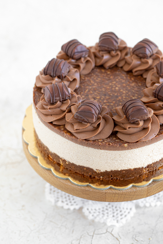 Kinder Bueno cheesecake (brez peke) Leaneen recept