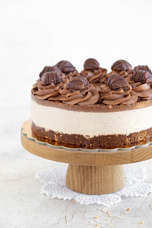 Kinder Bueno cheesecake (brez peke) Leaneen recept