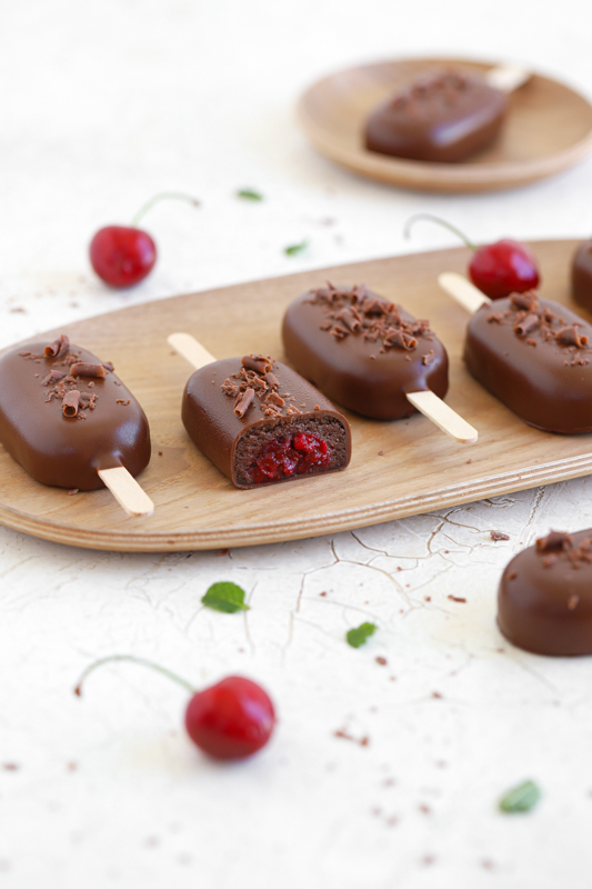 Čokoladne cakepopsicles z višnjami Leaneen recept