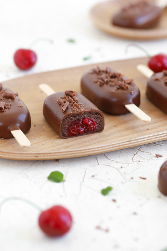 Čokoladne cakepopsicles z višnjami Leaneen recept