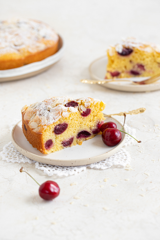 Masleni kolač s češnjami in kefirjem Leaneen recept Masleni kolač s češnjami in kefirjem Leaneen recept